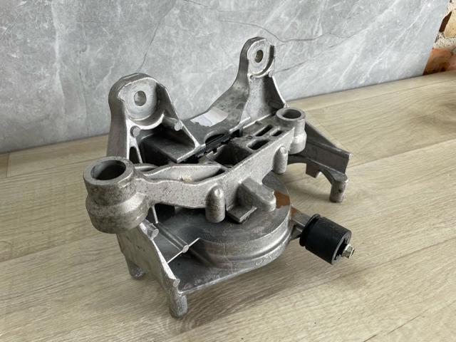 Подушка (опора) двигателя, передняя 112206RC1A NISSAN