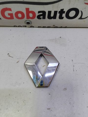 Фирменный значек на багажник Renault Scenic 3