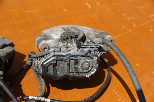 MERCEDES A0004231306 Скоба тормозного суппорта заднего в наличии Черновцы