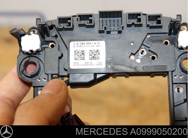 Блок кнопочных переключателей рулевого колеса A0999050200 MERCEDES