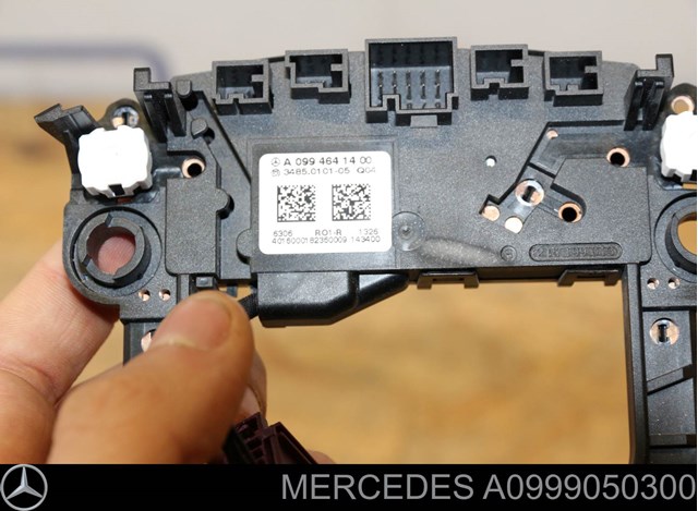 Блок кнопочных переключателей рулевого колеса A0999050300 MERCEDES