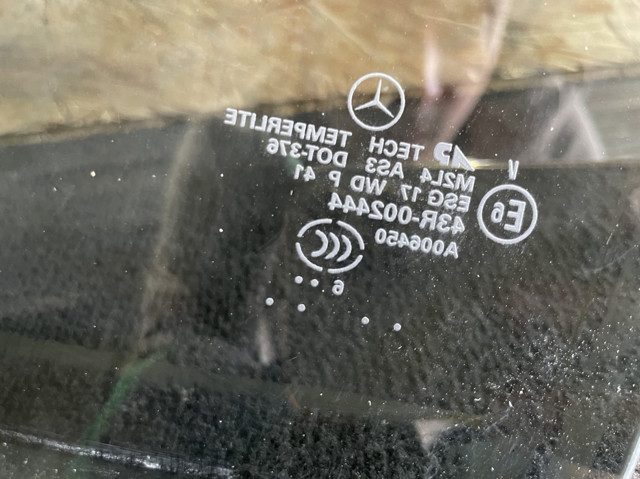 MERCEDES A1647350210 Стекло двери задней правой в наличии Черновцы