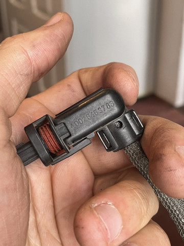 Разъем (фишка) датчика положения распредвала A2035453028 MERCEDES