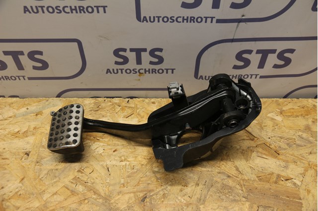MERCEDES A2052920515 в наличии Каменское