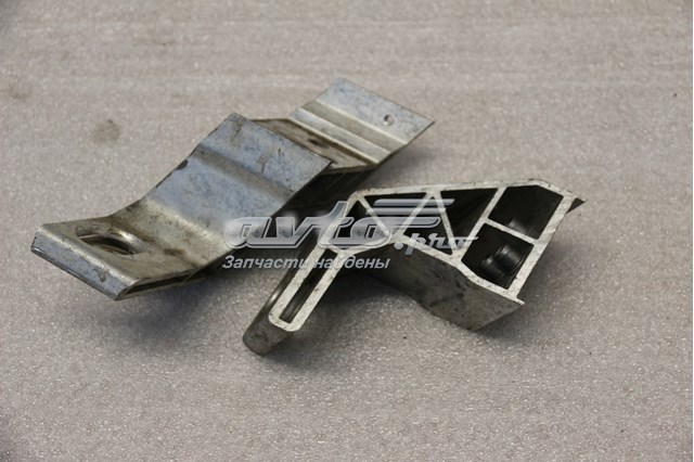 Кронштейн радиатора нижний A2055014120 MERCEDES