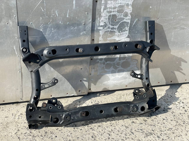Поперечина передней подвески A2056280057 MERCEDES