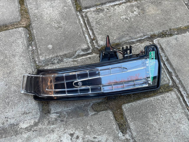Указатели поворота (передние) A2129067501 MERCEDES