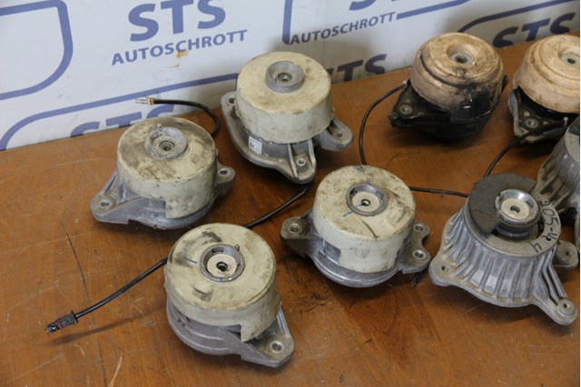 Опора двигателя A2132402500 MERCEDES