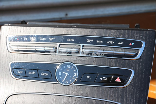 Блок кнопок центральной консоли A2139056508 MERCEDES
