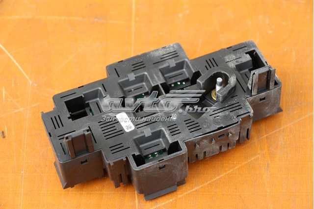 Блок предохранителей и реле A2139065706 MERCEDES