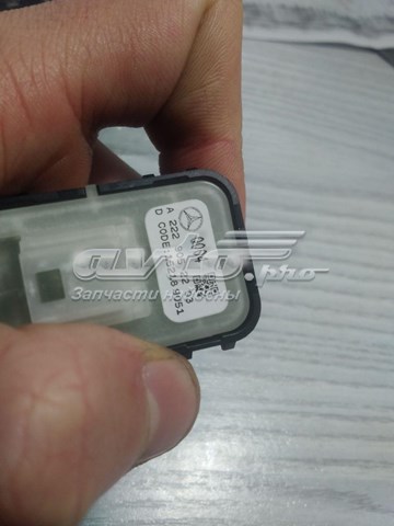 Кнопка подъемника переднего правого стекла A2229052203 MERCEDES