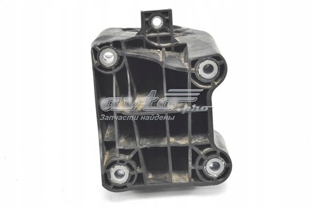 Кронштейн подушки (опоры) двигателя, левой A6542232200 MERCEDES
