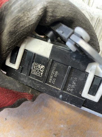 A9067201835 Замок двери передней правой купить Тернополь