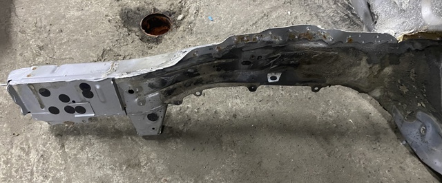 Левый передний лонжерон 5710233904 TOYOTA