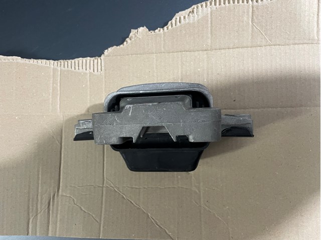 61212 UC-EL Подушка (опора) двигателя левая купить в Киев