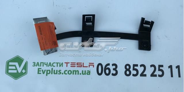 104695900F TESLA Кронштейн (адаптер) крепления фары передней правой купить в Одесса