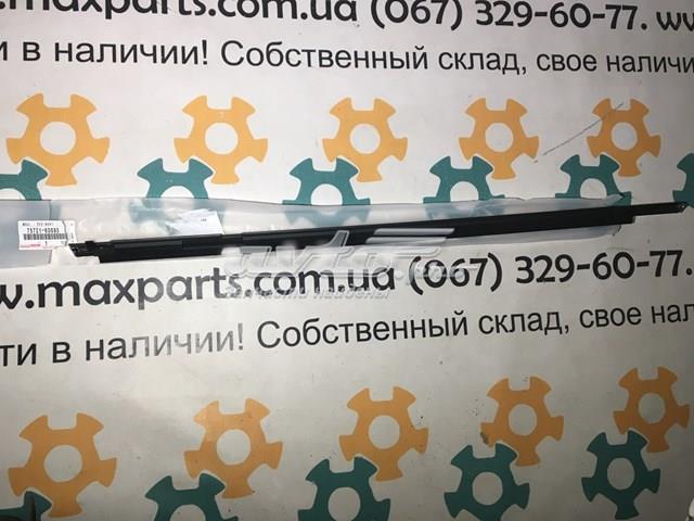 Молдинг опускного стекла двери задней, правой 7572160080 TOYOTA