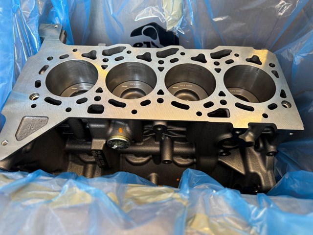 FORD 1786610 Блок цилиндров двигателя в наличии Днепр
