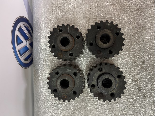 Звездочка-шестерня привода коленвала двигателя 038105263H VAG