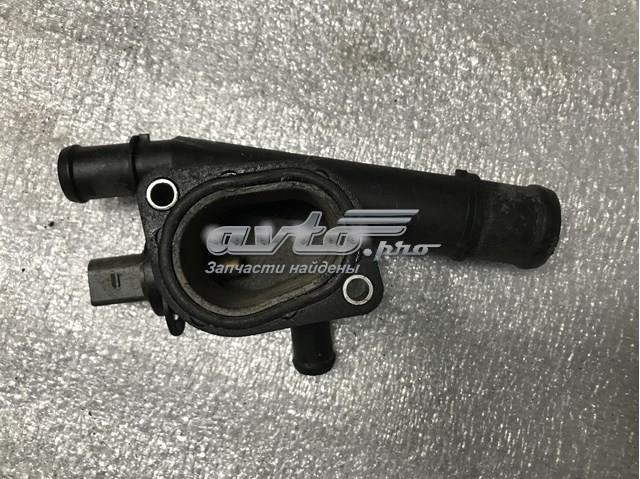 VAG 038121132D Фланец системы охлаждения (тройник) в наличии Запорожье