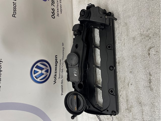 Крышка двигателя 03L103469 VAG