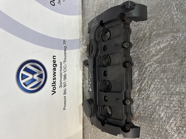 Крышка клапанов 06F103469D VAG