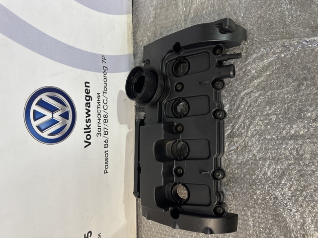 Крышка клапанная 06F103469F VAG