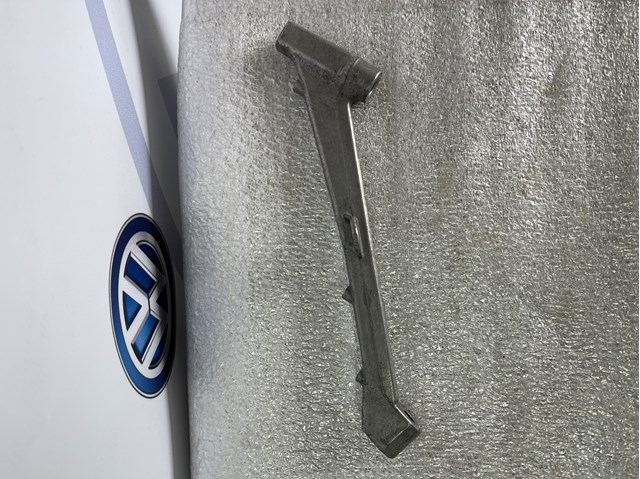 Кронштейн впускного коллектора 06L129723C VAG