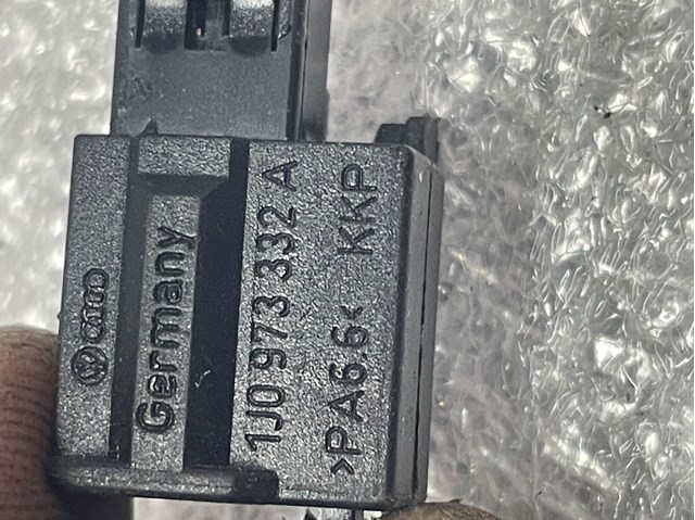 VAG 1J0973332A в наличии Львов