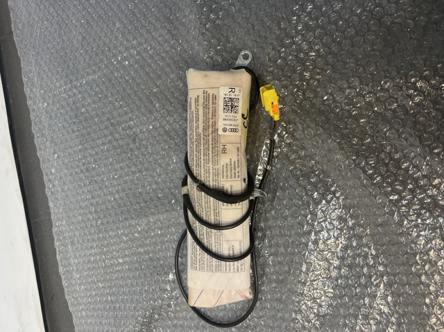 Подушка безопасности AIRBAG спинки сиденья, правого 1K8880242B VAG