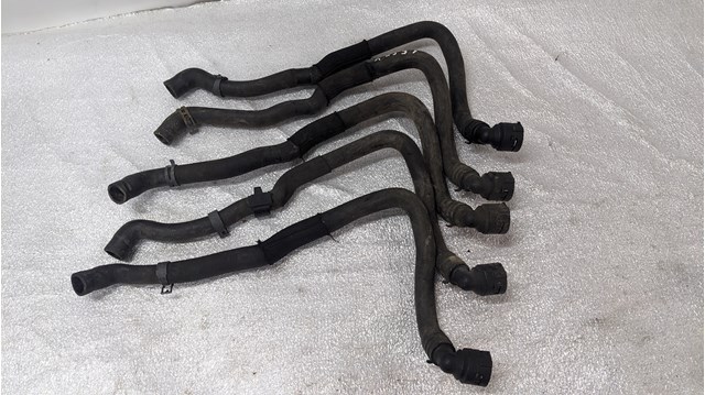 VAG 3AA122157 Шланг (патрубок) радиатора охлаждения верхний в наличии Запорожье