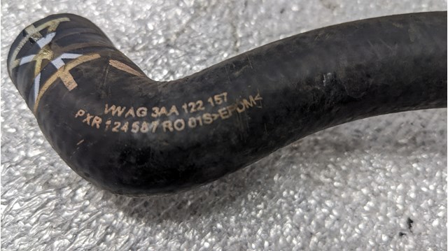 VAG 3AA122157 Патрубок радиатора в наличии Черновцы