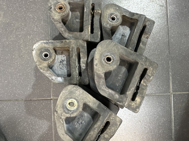 Отбойник капота 3C0823427 VAG
