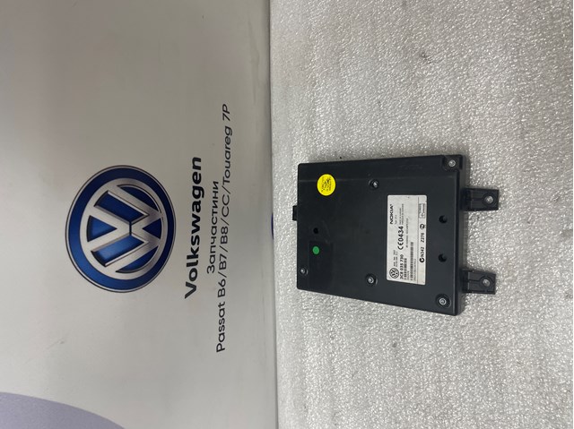 Блок управления мультимедийный 3C8035730 VAG