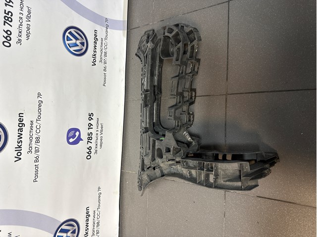Крепление бамера левое 3C8807375B VAG