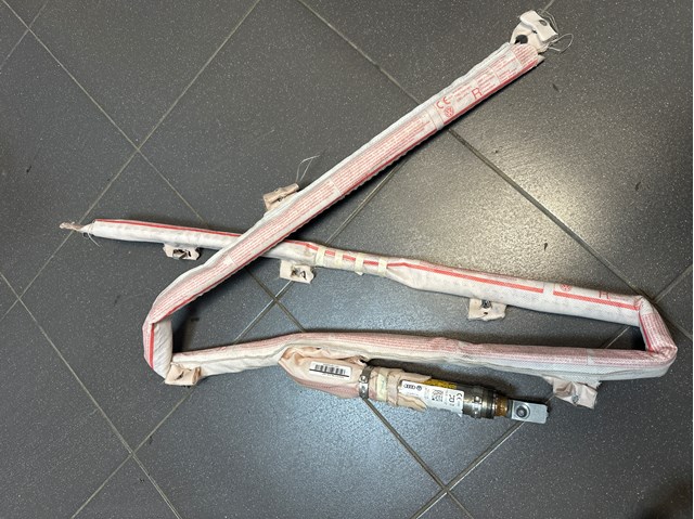 Шторка боковая правая 3G0880742D VAG