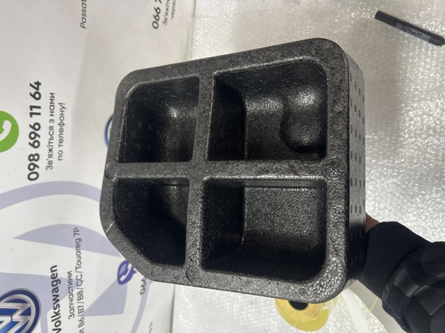4M0864771A VAG купить в Кривой Рог