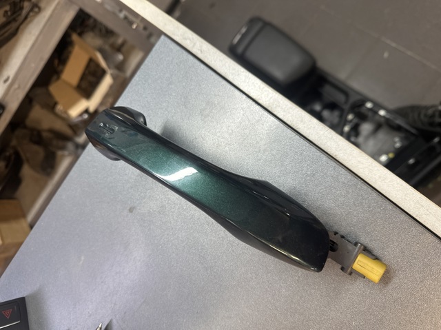 Ручка двери в сборе 510837205G VAG
