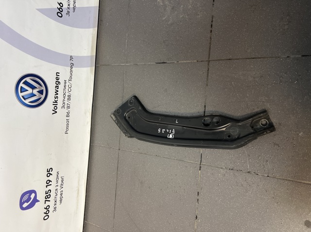 Рамка радиатора левая 561805931C VAG