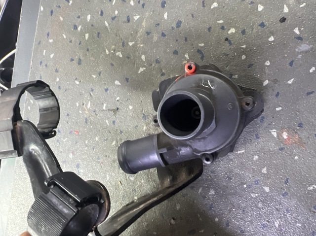Водяной насос охлаждения электрический дополнительный 5Q0965561B VAG