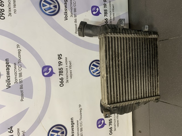 Охладитель наддувочного воздуха 7L6145803D VAG
