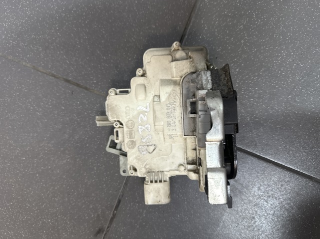 Замок задней левой двери 8K0839015 PORSCHE
