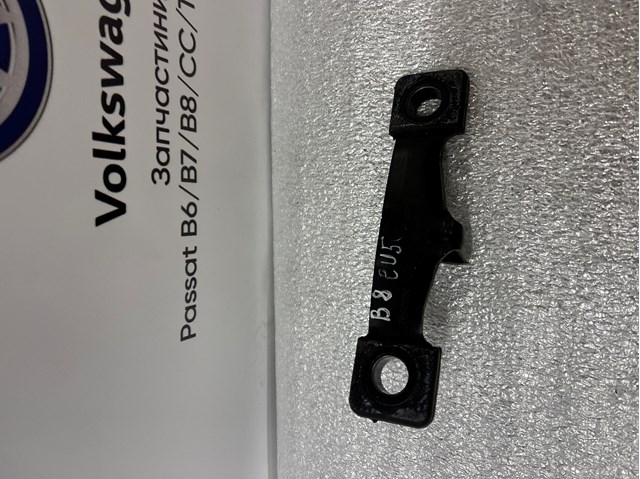 Фиксатор замка крышки багажника 8V0827507E VAG