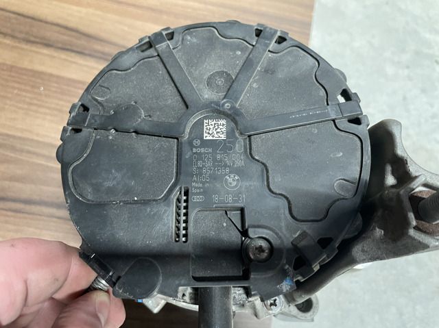 0125815004 BOSCH Генератор купить в Киев
