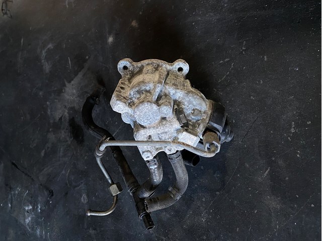 04L128637A VAG Патрубок дроссельной заслонки купить в Ровно