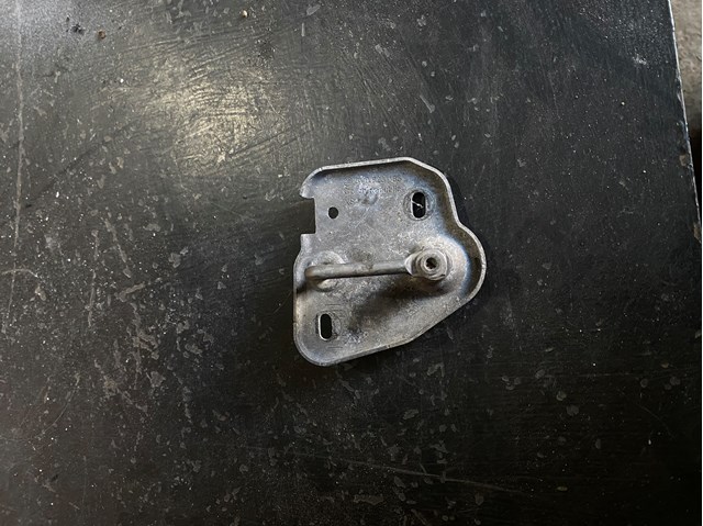 3V0823185 VAG Стояк-крюк замка капота купить в Чернигов
