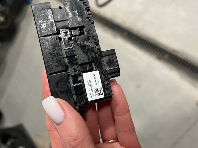 5G1927238F Кнопка включения парктроника купить Харьков