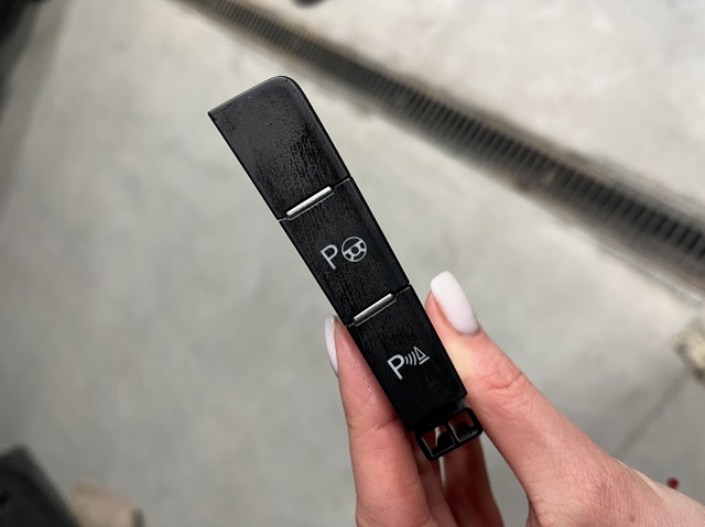 VAG 5G1927238F Кнопка включения парктроника в наличии Украина