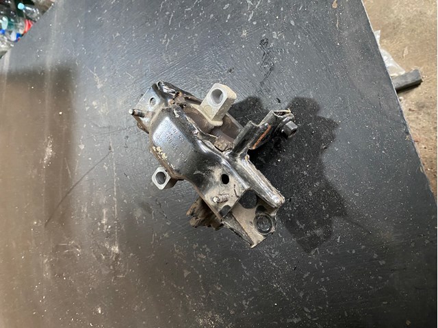 6Q0199555A VAG Подушка (опора) двигателя левая купить в Украина