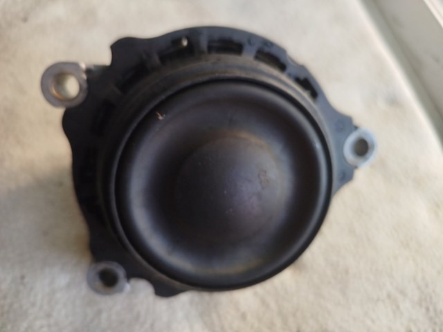 Подушка (опора) двигателя, левая 6856183 BMW